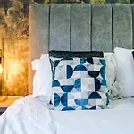 Boutique Flat 2 In Harrogate - Sleeps 8