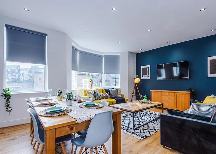 Boutique Flat 2 In Harrogate - Sleeps 8