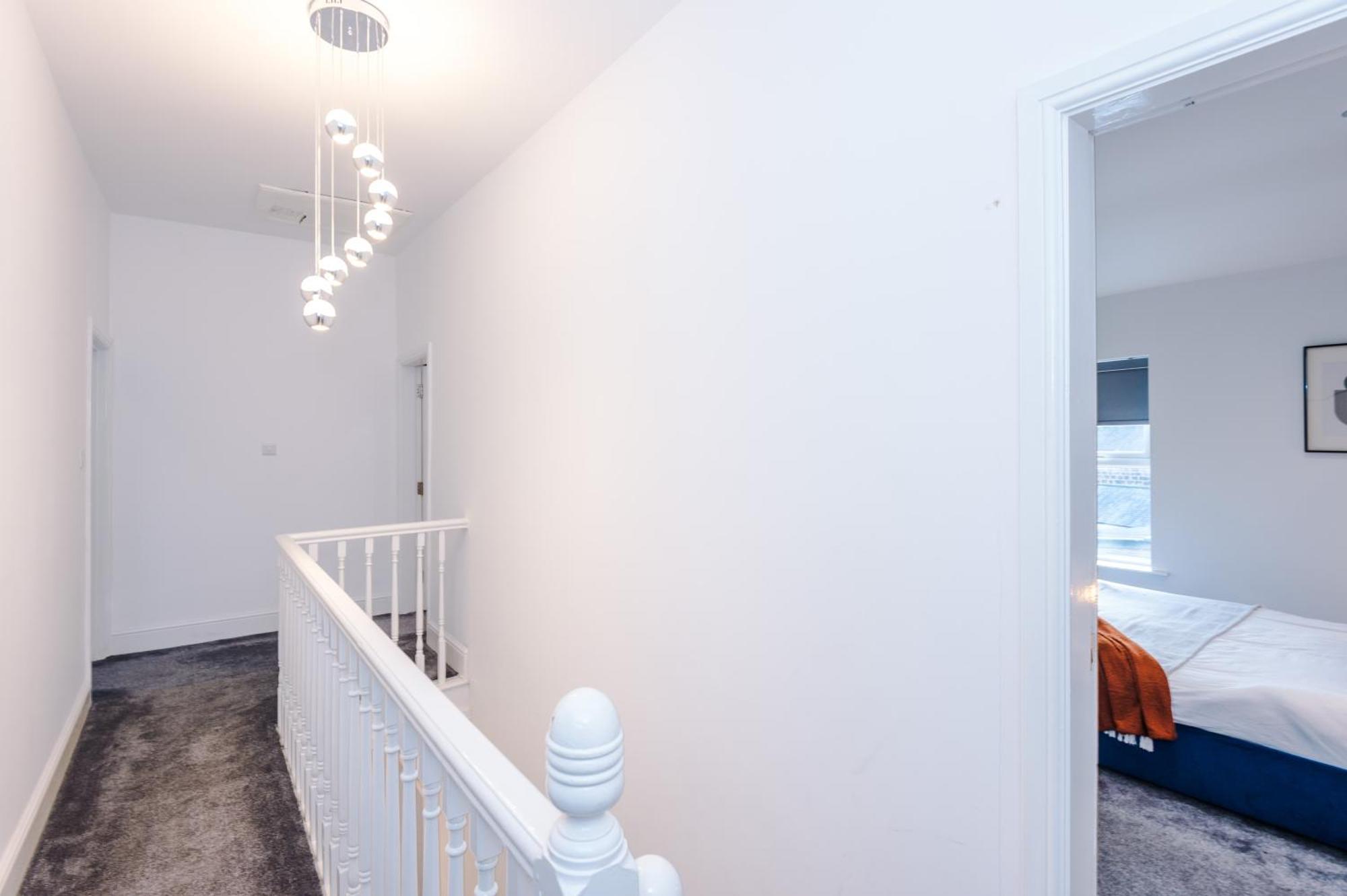 Boutique Flat 2 In Harrogate - Sleeps 8