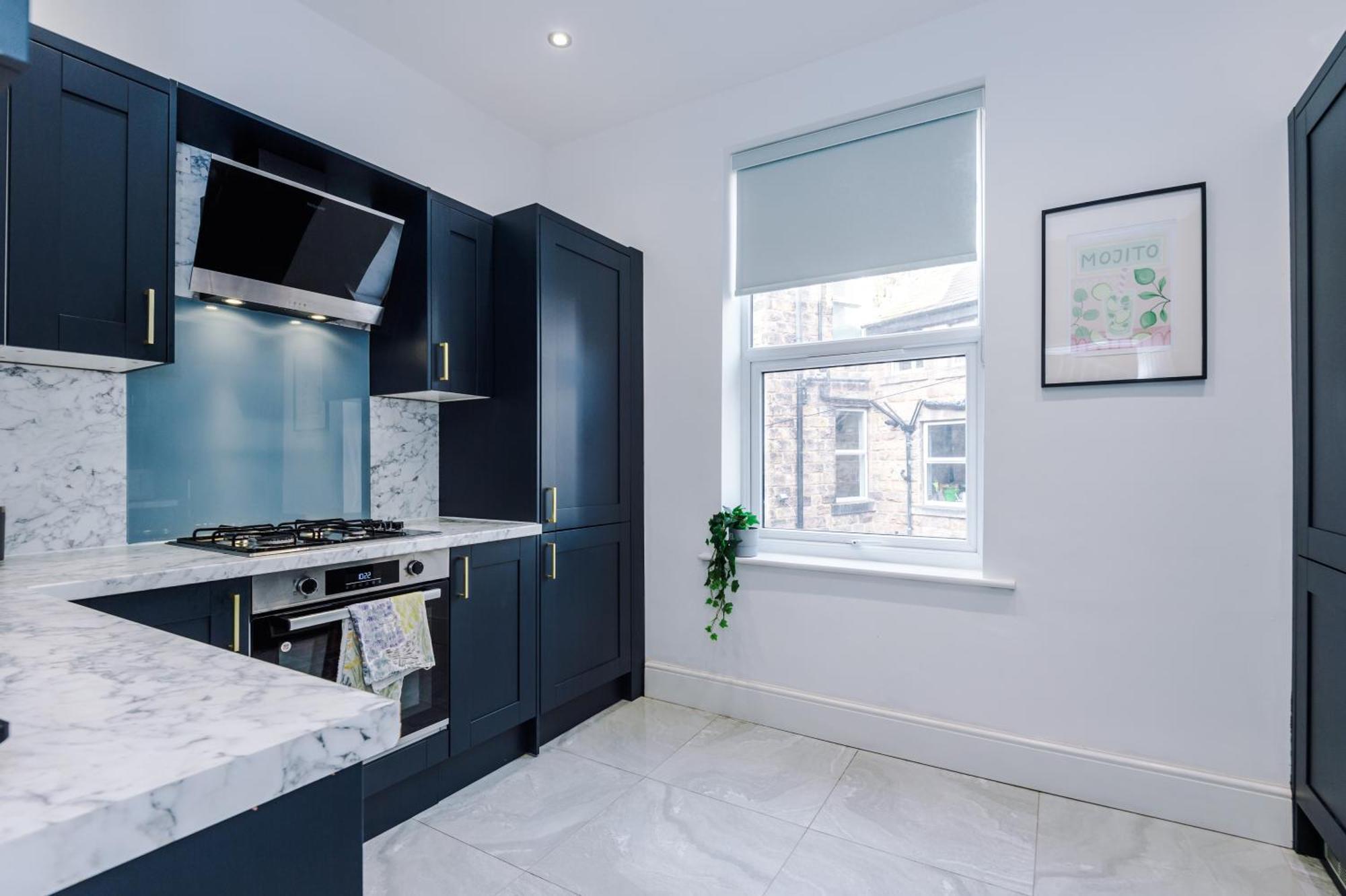Boutique Flat 2 In Harrogate - Sleeps 8 *