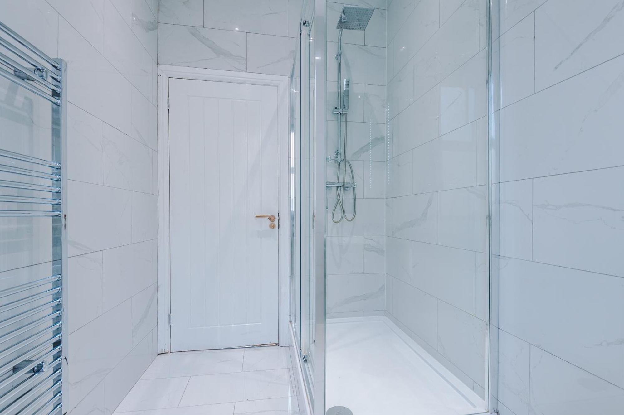 Boutique Flat 2 In Harrogate - Sleeps 8 *
